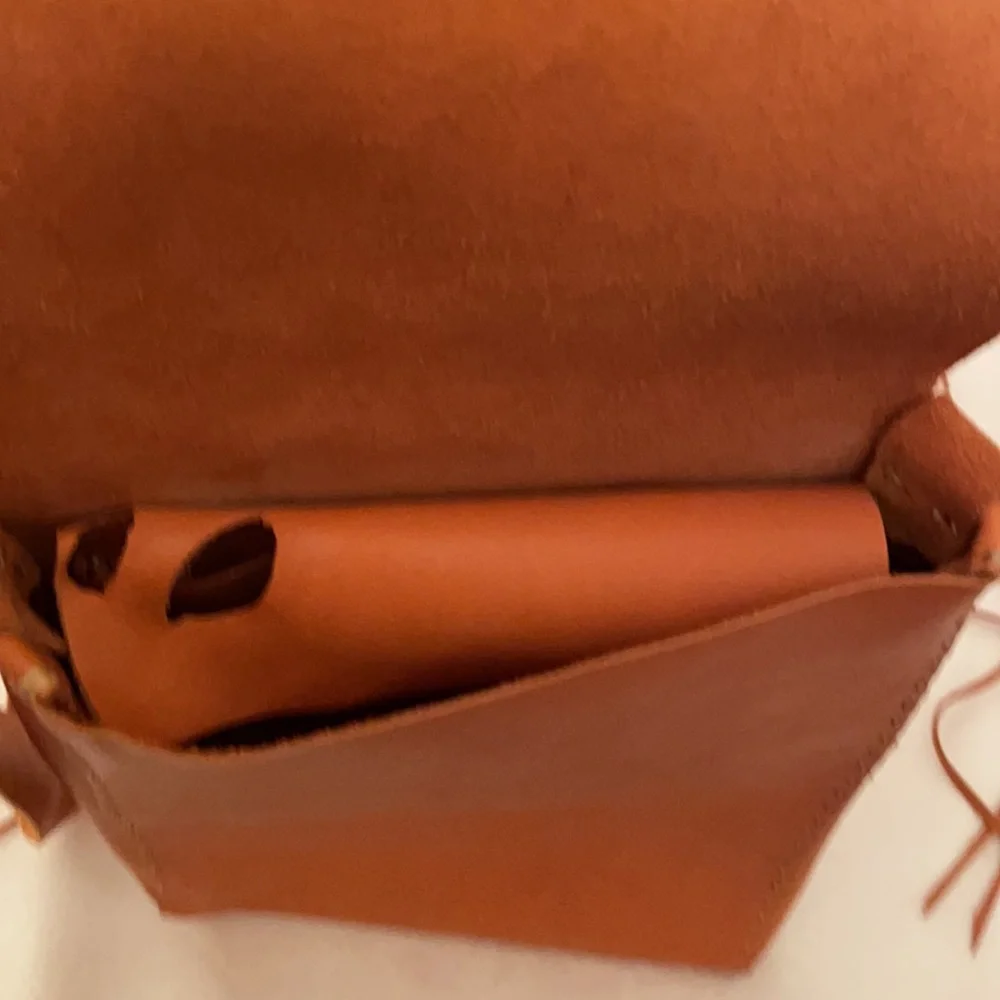 Unique artisan created leather purse (OLCC-AF)